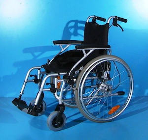 Scaun cu rotile din aluminiu  Drive - latime sezut 39 cm