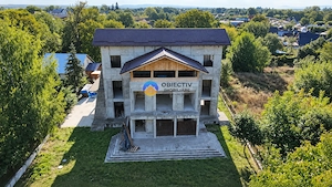 Casă P+2E din cărămidă, 549 mp, teren 1.400 mp, construcție 2021, Roznov - imagine 2