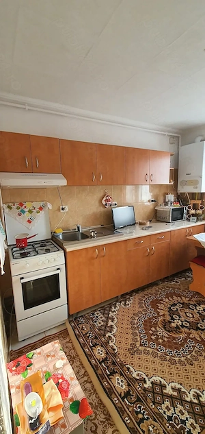 Se vinde urgent apartament cu doua camere complet mobilat.In Localitatea Cisnadie  pe str.Stejarului - imagine 2