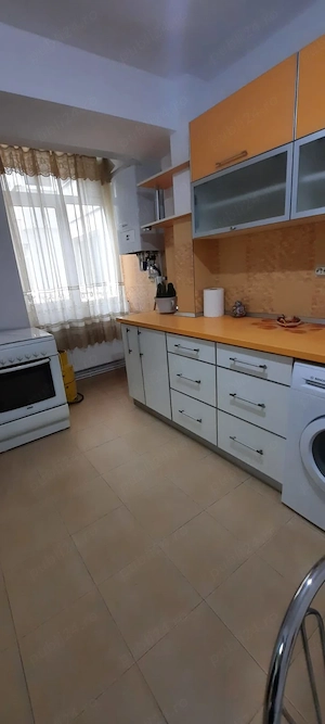 Inchiriez apartament cu 2 camere zona Hurmuzachi - imagine 7