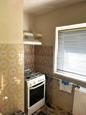 LIPOVEI - ETAJ 1 - 4 CAMERE - 3 BALCOANE - CENTRALA PROPRIE - DECOMANDAT - GARAJ+ BOXA - imagine 6