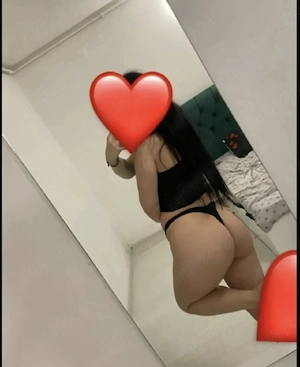 Bruneta focoasa cu pofta de amor 100% reala