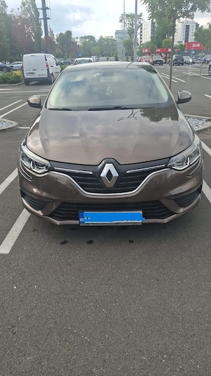 Vând Renault Megane IV 1.3 TCe benzină, 116 CP, cutie manuală, an 2019, aproximativ 90.000 km.