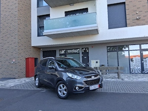 Hyundai ix35 Model Style Motorul 2.0 Diesel 4x4 - imagine 4