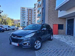 Hyundai ix35 Model Style Motorul 2.0 Diesel 4x4 - imagine 2