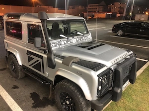Land Rover Defender 90 | 2 Uși | 4x4 | Cui de remorcare