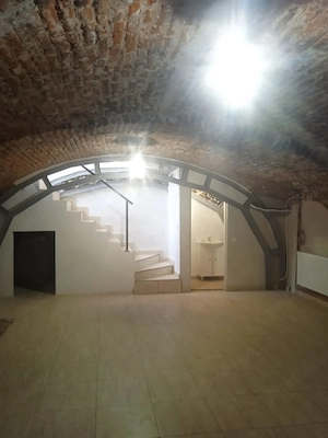 Dau in chirie spatii comerciale ultracentral Oradea - imagine 3
