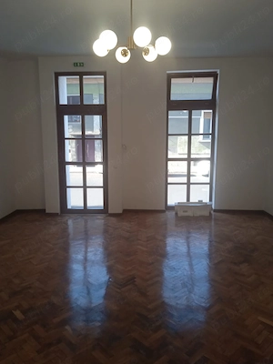 Dau in chirie spatii comerciale ultracentral Oradea - imagine 2