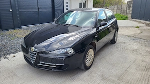 Alfa Romeo 147 din 2010 1,6 i cu clima - imagine 3