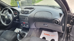 Alfa Romeo 147 din 2010 1,6 i cu clima - imagine 4