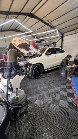 Angajăm Pregătitor Vopsitor Auto   Fără Experiență