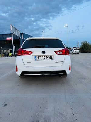 Vand Toyota Auris 1.8 hibrida - imagine 2