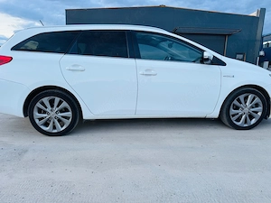 Vand Toyota Auris 1.8 hibrida - imagine 4