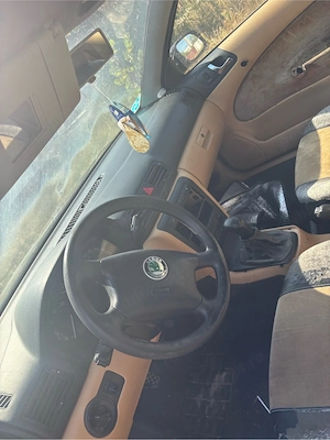 dezmembrez skoda octavia 1.6 benzina  - imagine 2