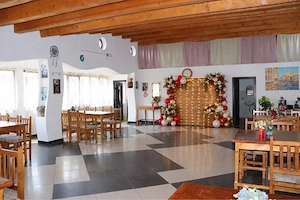Clădire 220 mp cu salon evenimente - Huşi Romania - imagine 2
