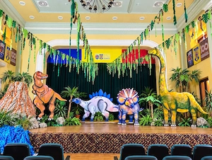 Vând set sau individual dinozauri giganti pentru decor tematic peste 6 m