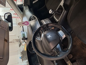 Vând peugeot 308 1.5 diesel 2018.motor defect.2200 euro neg. 