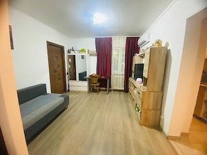 Proprietar , vand apartament cu 2 camere , semidecomandat , 36 mp utili , pe bd-ul Obregia 