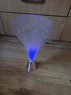 Lampa cu fibre optice si schimbare de culoare