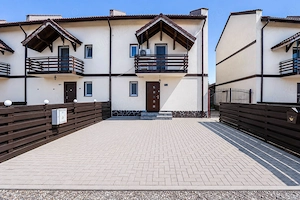 Casă 4 camere, Cartier Izvor, Tărlungeni, Brașov, curte, foișor, mansarda