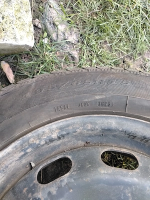 Jeante de tablă pe 15 cu anvelope M+S Debica dot 2023  puțin folosite. Grila golf 100  - imagine 5