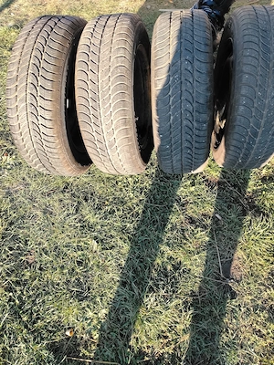 Jeante de tablă pe 15 cu anvelope M+S Debica dot 2023  puțin folosite. Grila golf 100 