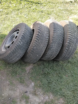 Jeante de tablă pe 15 cu anvelope M+S Debica dot 2023  puțin folosite. Grila golf 100  - imagine 3