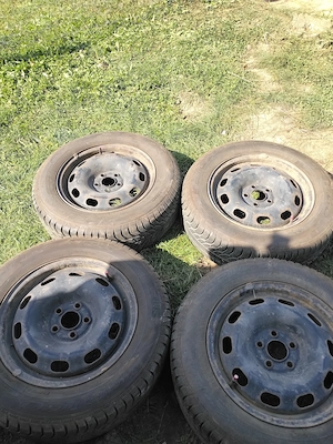 Jeante de tablă pe 15 cu anvelope M+S Debica dot 2023  puțin folosite. Grila golf 100  - imagine 4