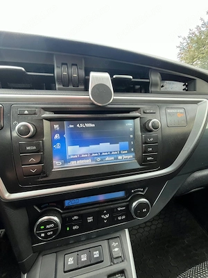 Vand Toyota Auris HIBRID AN:2014 - imagine 4