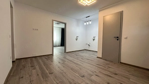 Proprietar: 2 camere renovate complet, str. București colț cu Paris - imagine 2