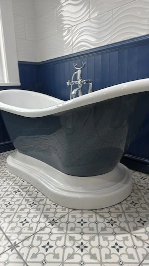 Vând cadă de baie  freestending. 
