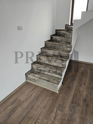 Casa înșiruita 3 camere, 2 bai, 80 mp, mobilată. Sau - imagine 8