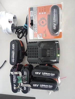 Încărcător și baterie DEXTER + carcase cu circuit de protecție