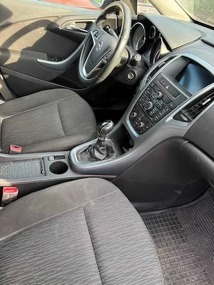 Vănd Opel Astra Sport Tourer !.7 CDTI, model 2013 - imagine 5