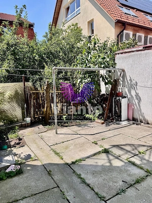 Apartament la casa individuala 93 mp cu curte - zona Parcul Sub Arini-Strand