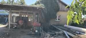 Casa +atelier tâmplărie +spatiu comercial