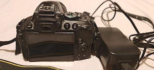 Nikon D5300 + 18-55mm VR + accesorii | 31.500 cadre | Stare foarte bună