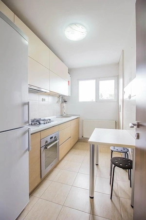 Închiriez apartament 2 camere, semidecomandat, etaj 4 4, complet mobilat și utilat   Brasov, Astra.  - imagine 2