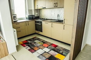 Închiriez apartament 2 camere zona Coresi - imagine 7