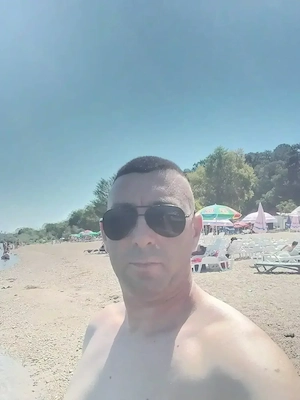  Bărbat din Doli, 39 de ani,  fără vicii. 