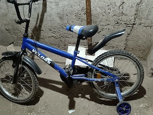 Vând bicicleta pentru copii 