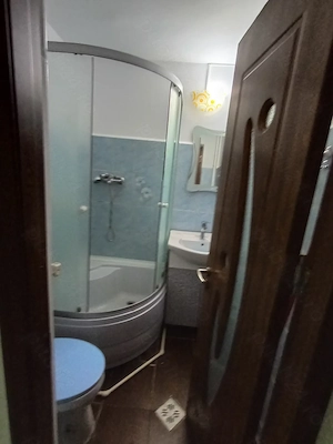 Închiriez apartament 1 camera zona Doja stradal - imagine 4