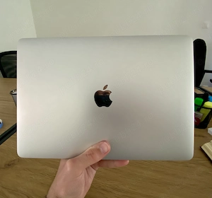 MacBook Pro 2020 Touch Bar 13 inch, 8gb RAM, i5, 256 ssd