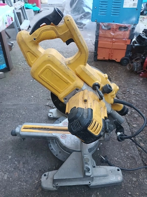 Circular Dewalt si unul Makita