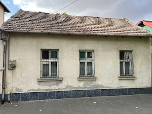 vand casa in cartierul Parneava