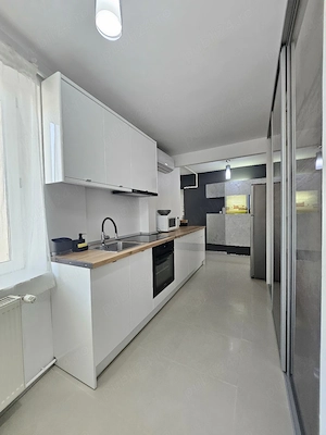 Oferta inchiriere studio de lux zona centrala,  47 mp, parcare, 350 EURO - imagine 17