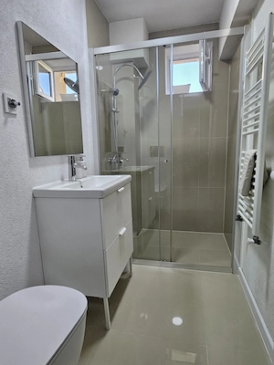 Oferta inchiriere studio de lux zona centrala,  47 mp, parcare, 350 EURO - imagine 13