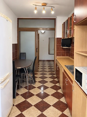 Inchiriere ultracentral Pitesti  apartament 3 camere toate dotarile - imagine 10