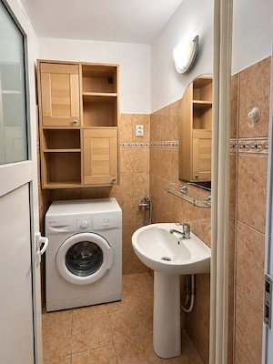 Inchiriere ultracentral Pitesti  apartament 3 camere toate dotarile - imagine 9
