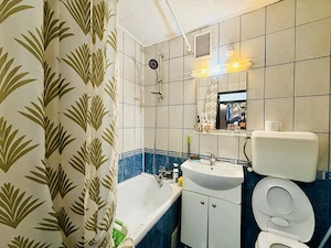 Apartament 3 camere decomandat etaj 1 din 4 Drumul Taberei  - imagine 9